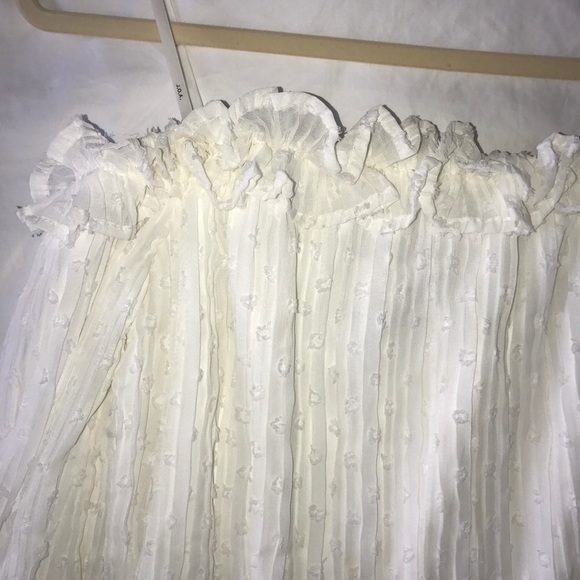 Ruffle Off-Shoulder Blouse - Picture 2 of 4